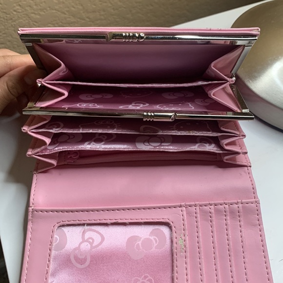 Hello Kitty Y2K Wallet - Picture 4 of 4